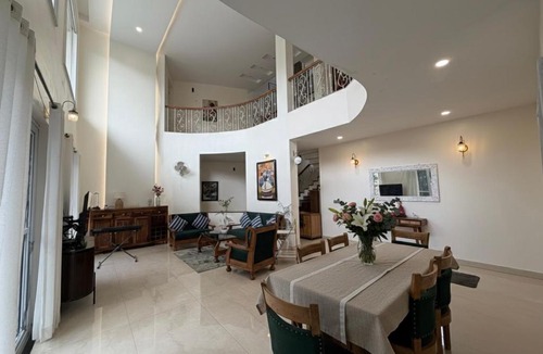 Bullawala Villa | Bella Casa, 3BR Villa Mountain Views & PVT Lawn