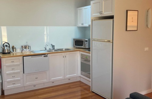 Woodend Apartment | Bella Loft: A studio apartment in the heart of Woodend.