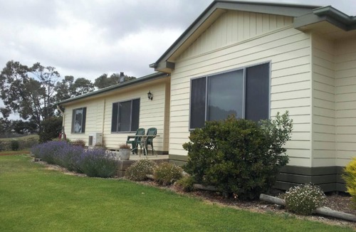 Scotts Creek House | Bellevue Farmstay - feed animals, ride tractors, near The 12 Apostles