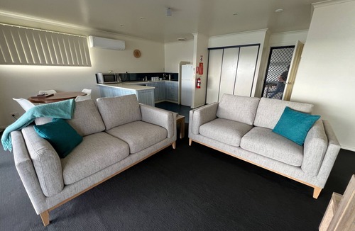 Binalong Bay House | BINALONG BAY COTTAGE 2 bedrooms, 2 bathrooms, amazing views of Binalong Bay