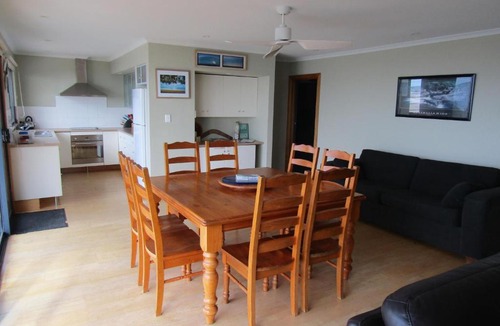 Melville House | Bliss - Beachfront Sultana Point -