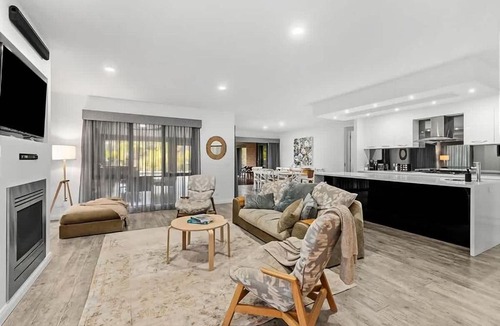 North Batemans Bay House | Blissful Bungalow Batemans Bay