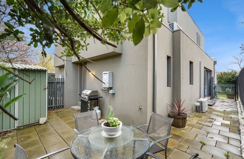 Williamstown House | Blue Chip Williamstown Beach Bay Townhouse
