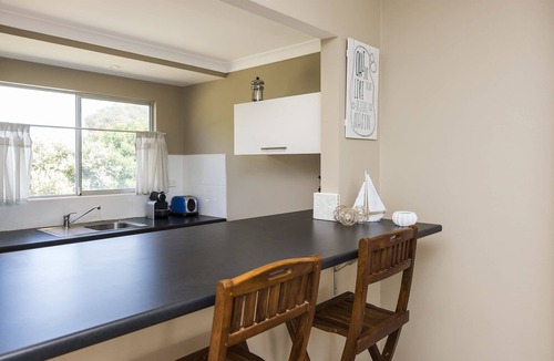 Guilderton House | Blueshack - Walking distance to foreshore