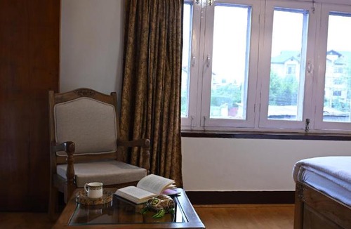Srinagar House | Blume House- 4BHK Holiday Home with Kitchen & Garden