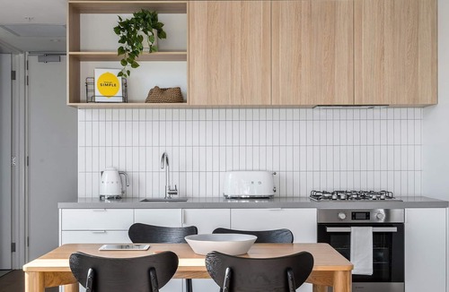 Glen Iris Apartment | Boutique Stays - Axel Apartments 202 The Radnor