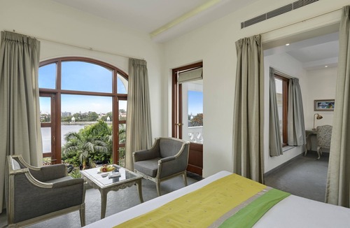 Lake Swaroop Sagar Hotel | Brahma Niwas - Luxury Lake View Hotel with Infinity Pool, Udaipur