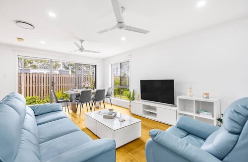Rochedale House | Brand-new 4beds home,Minutes from M1 & Local Shops