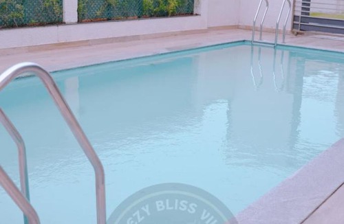 Kelambakkam Hotel | Breezy classy room stay