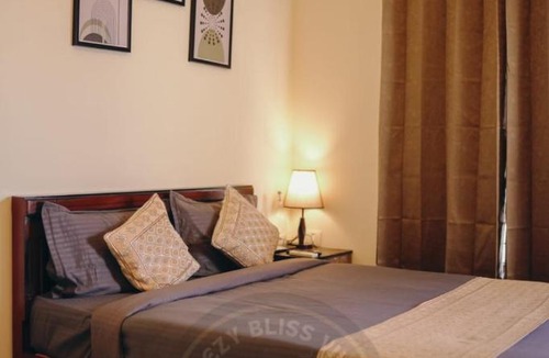 Kelambakkam Hotel | Breezy classy room stay