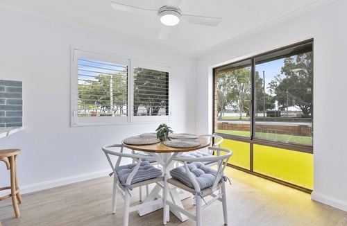 Bongaree Apartment | BRIDGE VIEW!