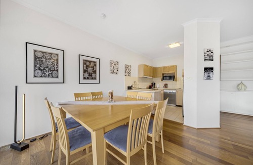 Manuka Apartment | Bright 2-Bed with Private Balcony