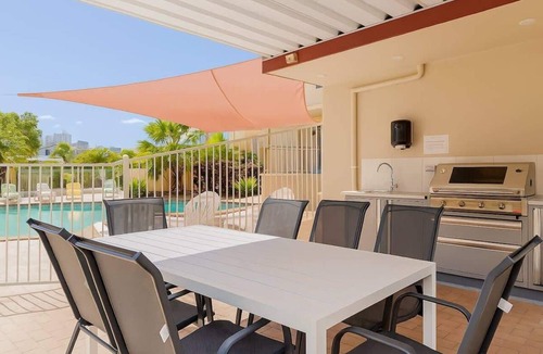Broadbeach Apartment | Broadbeach | 4Min to Beach | Pool | Free Parking