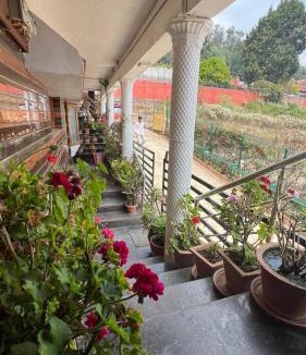 Kandal Hotel | Bull Bull Homestay
