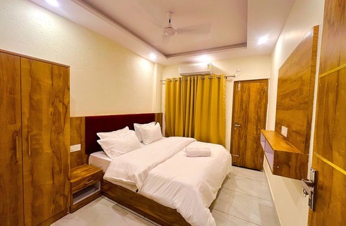 Tapovan Hotel | Bunk Hostel Tapovan