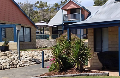 Myalup Villa | Bush meets beach. A nature seascape awaits in magnificent Myalup. Ocean front!