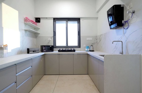 Ghansoli Apartment | Business lesiure - 3 BHK with Balcony-Chef-Laundry