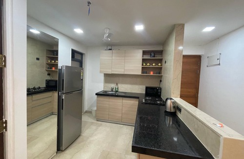 Kurla Apartment | Business-Ready Apt near Jio World Centre | 1BR + Gym + Pool