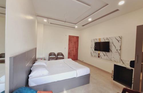 Bharatpur Hotel | C T Heights Inn