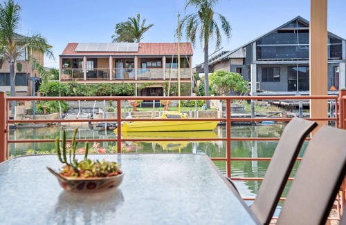 South Yunderup House | Canal Tranquillity - 3BR Riverside Home