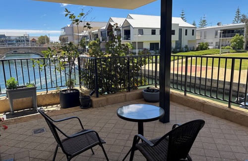 Mandurah Apartment | canal vacation, close to many restaurantsand bars