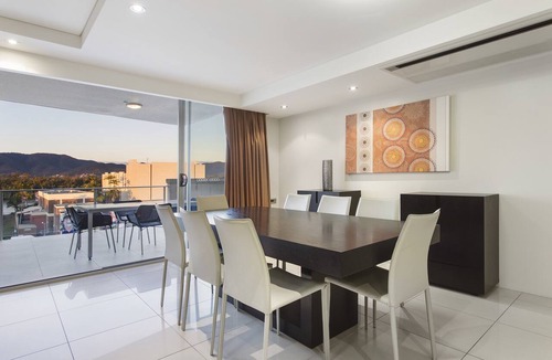 Rockhampton House | CBD Luxury Accommodation