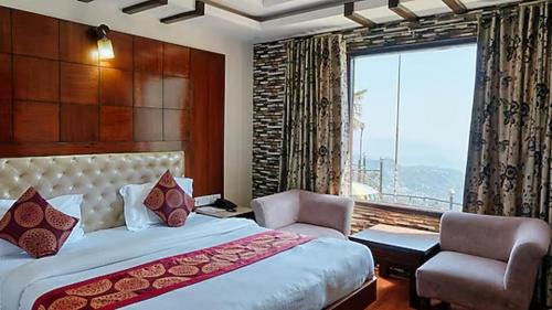 The Mall Road Hotel | Celebrate Vacation Hotel Near Mall Road