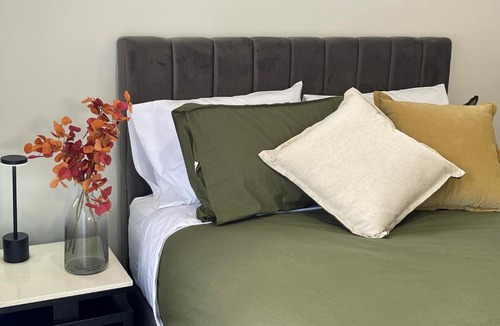 Beechworth Apartment | Central Studio in new townhouse