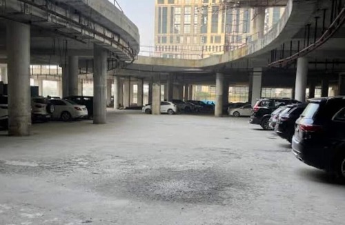 Noida Apartment | Charming 1-bedroom city and river view apartment in pleasant Noida with WiFi, AC