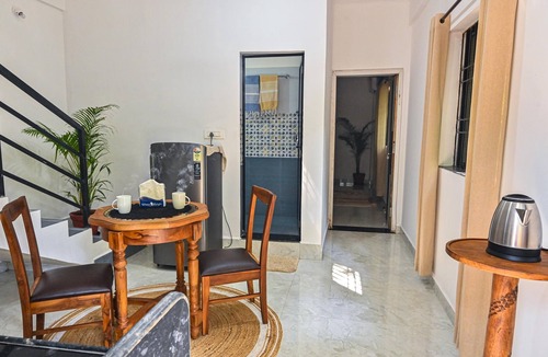 Arambol House | Charming 1-bedroom Private Balcony house with Beautiful Countryside view.