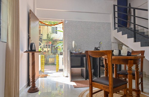 Arambol House | Charming 1-bedroom Private Balcony house with Beautiful Countryside view.