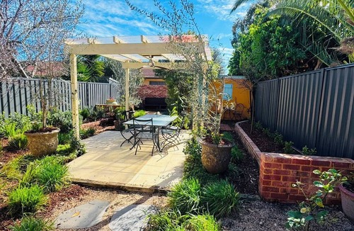 Exeter House | Charming! 3 Bed Garden by Beach