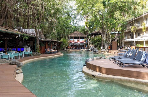Port Douglas Apartment | Charming studio with WiFi, fitness room in delightful Port Douglas.