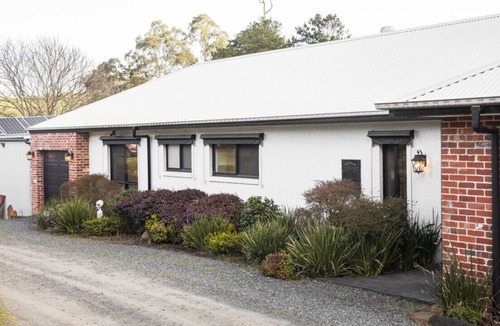 Mount Burnett Apartment | Chayah Farm Stay luxury in the Dandenong Ranges