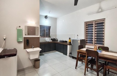 Kumbalam Apartment | Cheruthodath Apartments - Serviced Apartments & Rooms Near VPS Lakeshore Hospital