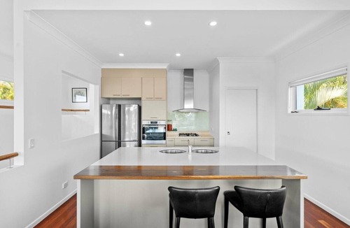 Sunshine Coast House | Chill at Moffat Beach