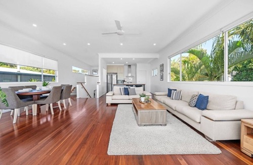 Sunshine Coast House | Chill at Moffat Beach