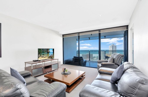 Surfers Paradise Apartment | Circle on Cavill – 1 Bedroom + Study Ocean Views