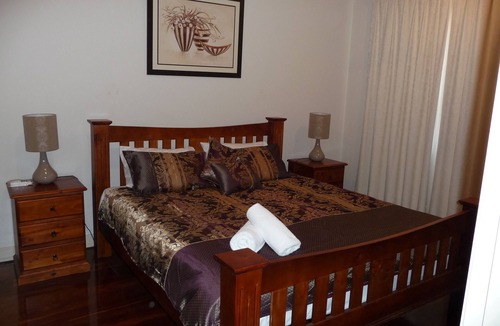 Adelaide Central Business District Hotel | City Escape 3BD in Adelaides East End 6