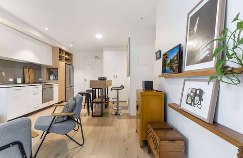 South Melbourne Apartment | City View Haven in South Melbourne