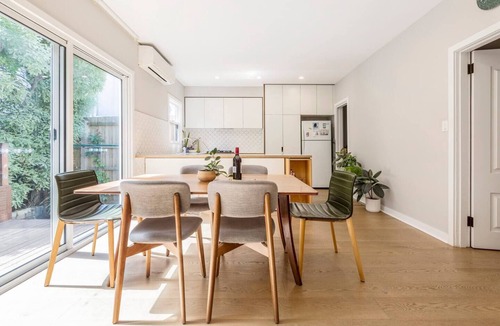 Flemington House | Classic Comforts Moments to Flemington Racecourse