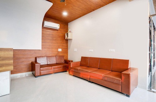 Haldwani House | Classic with BalconyHALDWANI INN