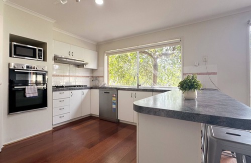 Hillside House | Close to Airport & Mel CBD/Organ Pipes National Park/Fig