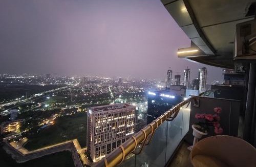 Sector 62 Apartment | Cloud stays 36th floor