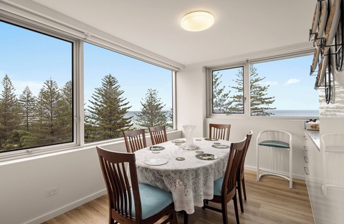 Burleigh Heads Apartment | Coastal Comfort with Ocean Views