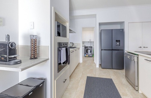 Hillarys House | Coastal Escape | Heated Pool | Flexible Stay