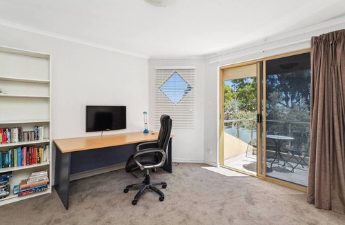 Silver Sands House | Coastal Retreat Walk to Beach Ocean Views