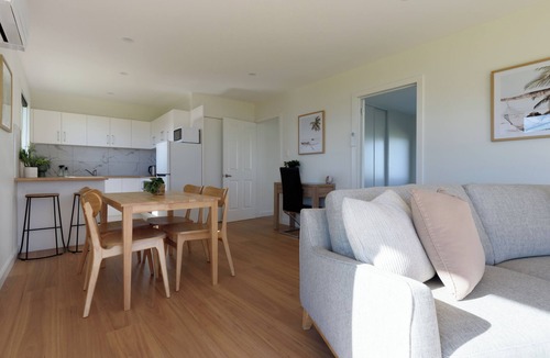 Low Head House | Coastal Views & Deckside Living