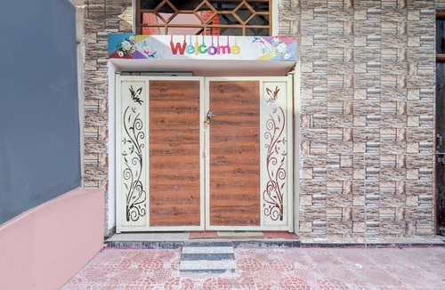 Kanpur House | Collection O Gurdev Metro Station Kanpur