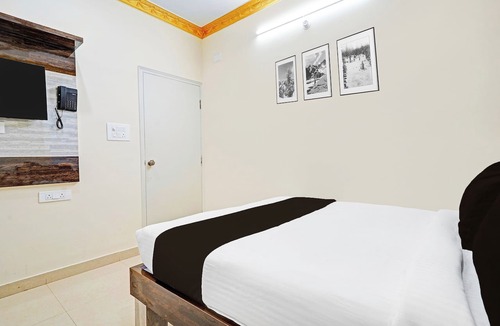 Krishnarajapura Hotel | Collection O KR Puram Ayyappa Nagar